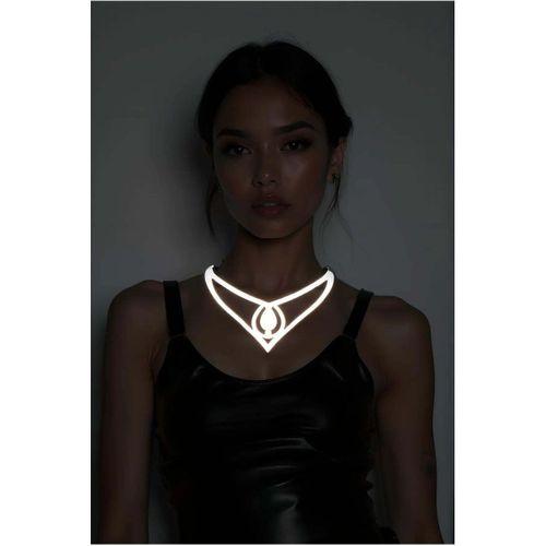 Beyaz Reflektörlü Damla Choker Kolye, Zarif Lazer Kesim Kolye - APFT1410