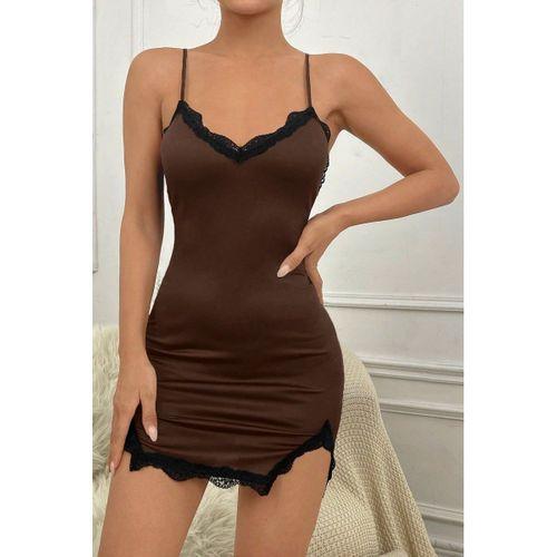 Kadın Kahverengi Göğsü Ve Bacakları Dantelli Yırtmaçlı Şık Gecelik