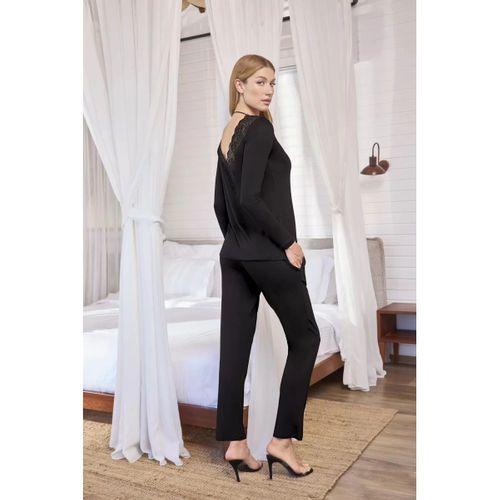 Uzun Kollu Dantelli Ve Dekolteli Pijama Takımı