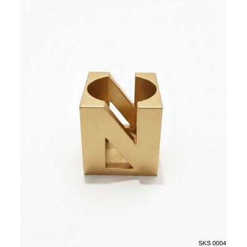 Gold Harf Şeklinde Mini Dekoratif Saksı Kişiye Özel Baş Harf Tasarım Masaüstü Ofis Dekoru 7 Cm