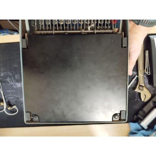 Olivetti Lettera 32 Daktilo Ayakları Değiştirme 3D Baskı (Bu ürün Sadece Plastik parçadır - Almadan Önce Soru Sorabilirsiniz)