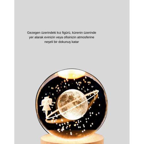 Sarı Işıklı Dekoratif Cam Küre Kız Figürlü Ahşap Standlı