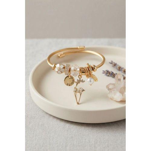 Geyik Model Gold Renk Beyaz Charmlı Bileklik
