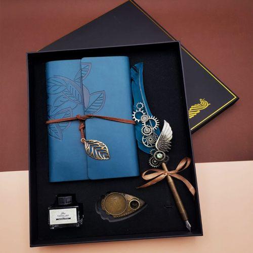 Kaligrafi Kalem Ve Vintage Tasarım Deri Defter Mavi