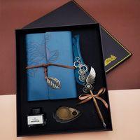 Kaligrafi Kalem Ve Vintage Tasarım Deri Defter Mavi