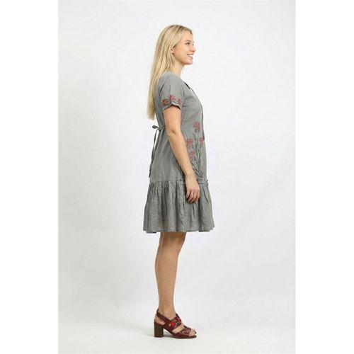 Kısa Kol Gülbin Bağcıklı V Yaka Nakışlı Yazlık Vual Kısa Elbise Gri Gri