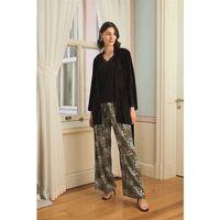 Çiçek Yaprak Ve Etnik Desenli Dantelli 3'lü Pijama Takımı