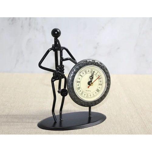 Metal Saatli Saksafon Çalan Müzisyen Alk4335