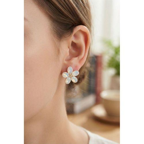 Beyaz Renk Kristal Taşlı Çiçek Model Kadın Küpe