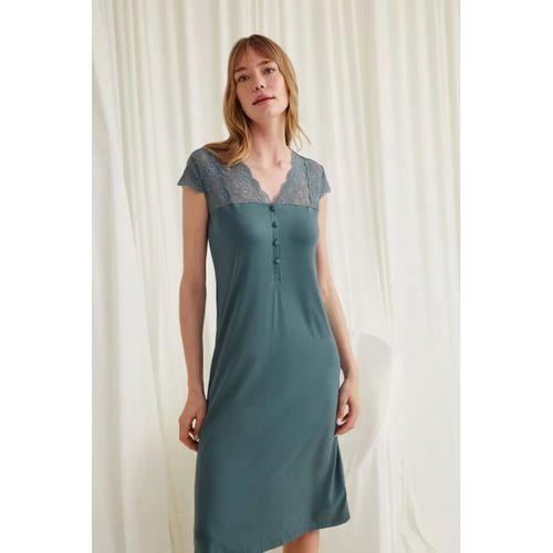 Kolu Omzu Ve Yakası Dantelli Önü Düğmeli Gecelik