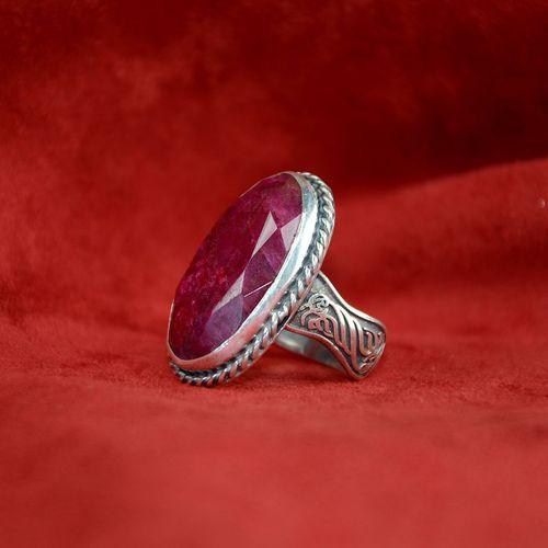 Yakut Rüzgarı Desenli Gümüş Yüzük