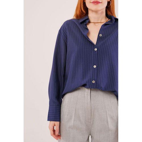 İnce Çizgi Detaylı Lacivert Gömlek