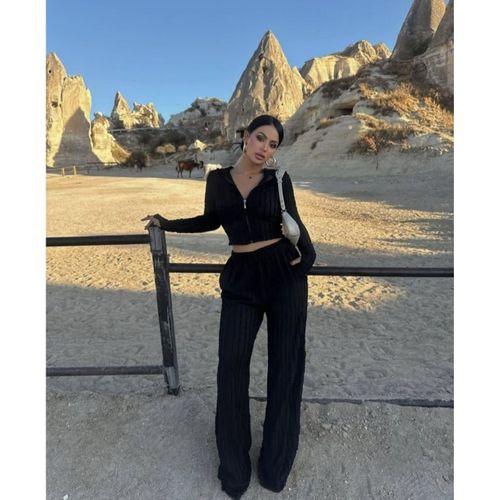 Kadın Uzun Kollu Parmak Geçme Ve Fermuar Detay Kısa Ceket Ve İspanyol Paça Pantolon Ikili Takim