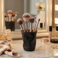 Siyah Modern Yamuk Formlu Bardak Makyaj Fırçalığı Masaüstü Kozmetik Düzenleyici