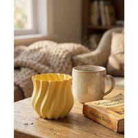 3d Kıvrımlı Sarı Vazo Modern Dekoratif Ev Aksesuarı Şık Tasarım