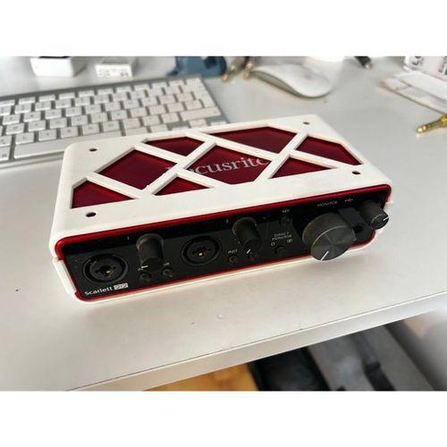 FOCUSRITE SCARLETT 2I2 Montaj (Bu ürün Sadece Plastik parçadır - Almadan Önce Soru Sorabilirsiniz)