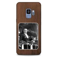 Samsung Galaxy S9 Kılıf Atatürk (35) Fit Design Kılıf Kahverengi Duvar