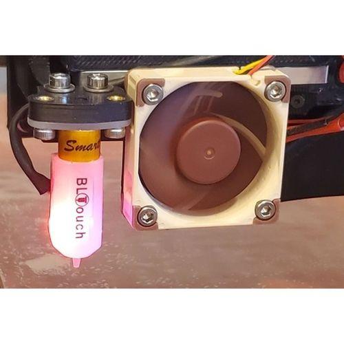 Lulzbot TAZ 5 40mm Hotend Fan ve BLTouch Montajı (Bu ürün Sadece Plastik parçadır - Almadan Önce Soru Sorabilirsiniz)