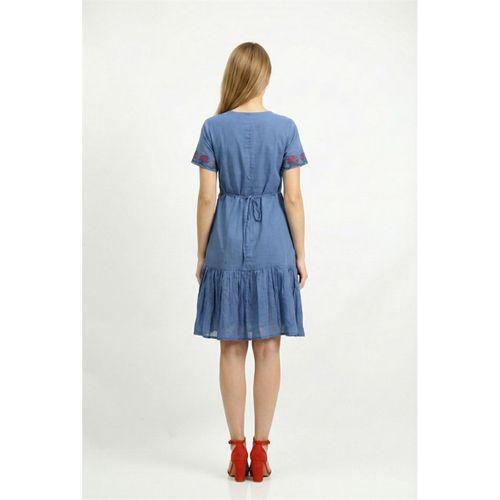 Kısa Kol Gülbin Bağcıklı V Yaka Nakışlı Yazlık Vual Kısa Elbise İndigo indg