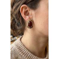 Kahverengi Renk Kare Model Vintage Kadın Küpe