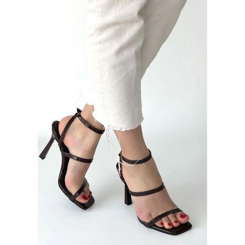 Umira Kahverengi Rugan Topuklu Bilekten Kemerli Ayakkabı