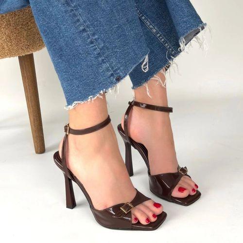 Hoste Kahverengi Rugan Topuklu Bilekten Kemerli Ayakkabı