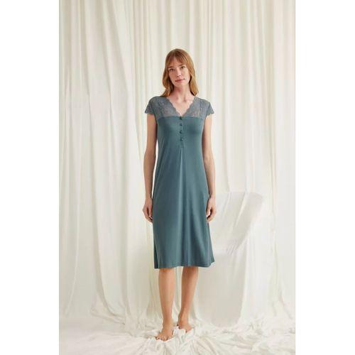 Kolu Omzu Ve Yakası Dantelli Önü Düğmeli Gecelik