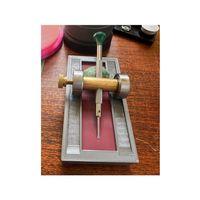 Saat Tornavida Keskinleştirme Aparatı