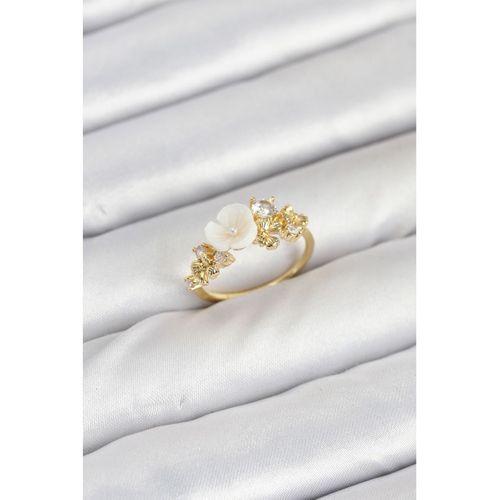 Pirinç Gold Renk Çiçek Model Zirkon Taşlı Kadın Yüzük