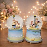 Orta Boy Bankta Oturan Sevgililer Kar Küresi