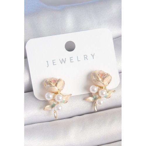 Pirinç Gold Renk Beyaz Mineli İnci Detay Gül Model Kadın Küpe