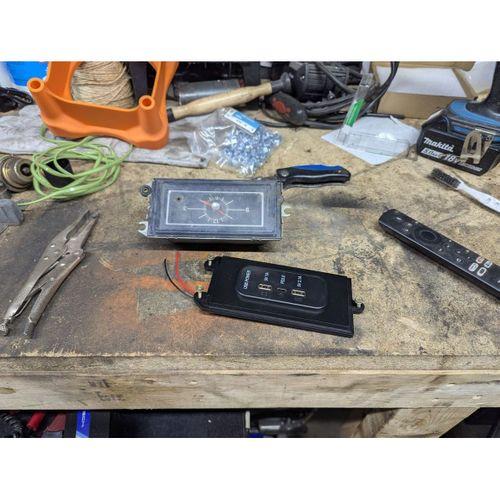 1971-73 Mustang Konsolu Saat USB Dolgu-6894237