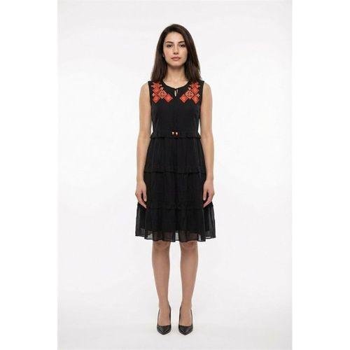 Kolsuz Mina Nakış Detaylı Bağcıklı Yaka Yazlık Vual Elbise Siyah Syh