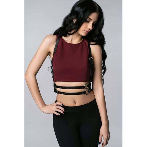 T-Shirt Üzeri Seksi Deri Aksesuar