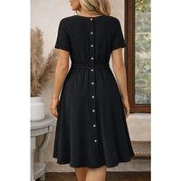 Kadın Kısa Kollu Yuvarlak Yaka Arkadan Düğmeli Viskon Midi Elbise