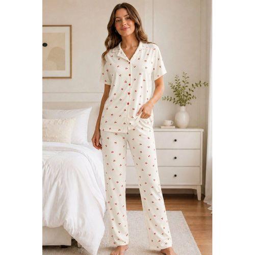 Kadın Pijama Takımı - Kiraz Desenli Kısa Kollu Gömlek Yaka Milan Kumaş, Beyaz