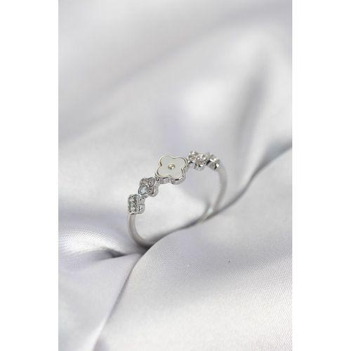 Gümüş Renk Minimal Yonca ve Zirkon Taşlı Kadın Yüzük