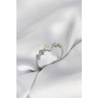 Gümüş Renk Minimal Yonca ve Zirkon Taşlı Kadın Yüzük