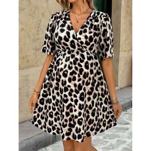 Kadın Kısa Kollu Kruvaze Yakalı Leopar Desenli Mini Süprem Elbise
