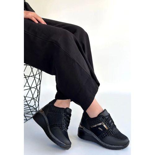 Geja Siyah Cilt Bağcıklı Spor Ayakkabı