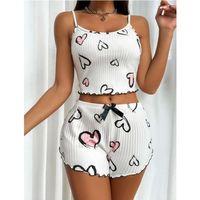 Beyaz Üstüne Kalp Desenli Askılı Şortlu Pijama Takımı