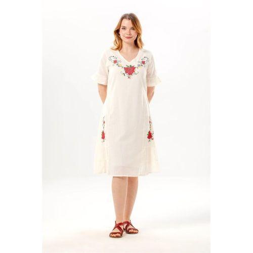 Kısa Kol İrem Nakış Detaylı Midi Boy Yazlık Şile Bezi Elbise Krem Krm