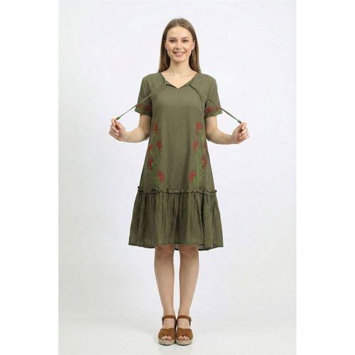 Kısa Kol Gülbin Bağcıklı V Yaka Nakışlı Yazlık Vual Kısa Elbise Haki Hk