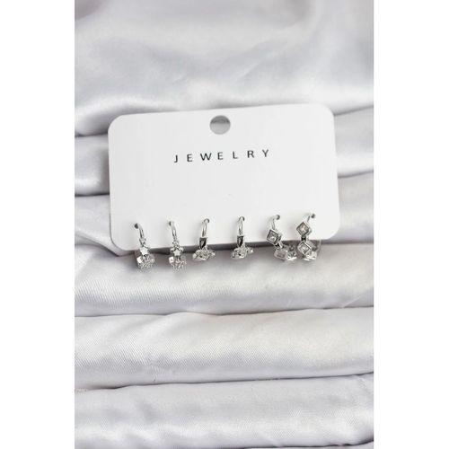 Gümüş Renk Pirinç Yıldız Modelli Kadın Küpe Seti