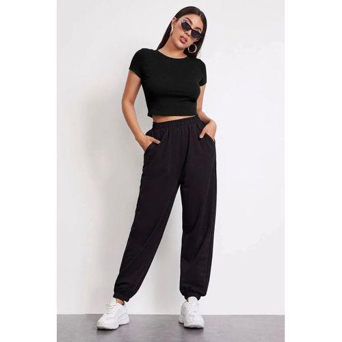 Kadın Siyah Modern Fit Yuvarlak Yaka Yarım Kol Crop Top Bluz