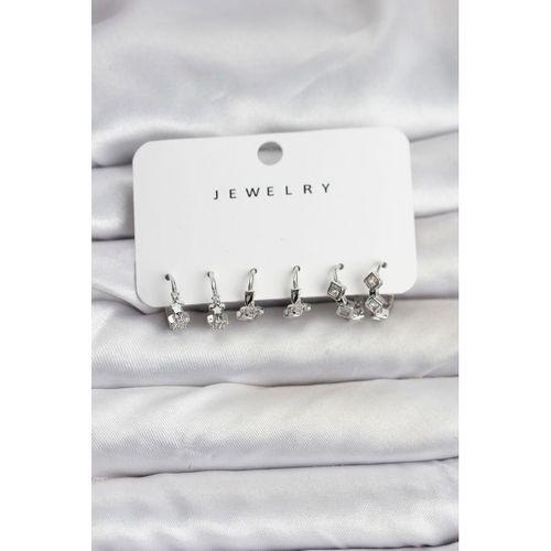 Gümüş Renk Pirinç Yıldız Modelli Kadın Küpe Seti