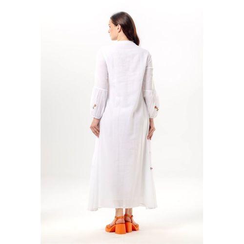 Uzun Kol Ala Nakışlı Püskül Bağcıklı Hakim Yaka Yazlık Şile Bezi Uzun Elbise Beyaz Byz
