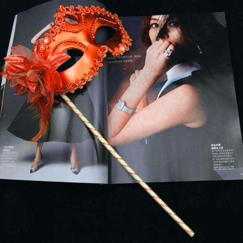 Kırmızı Işıltılı Fotoğraf Maskesi Çocukların Eğlenceli Anları için Parlak Detaylar