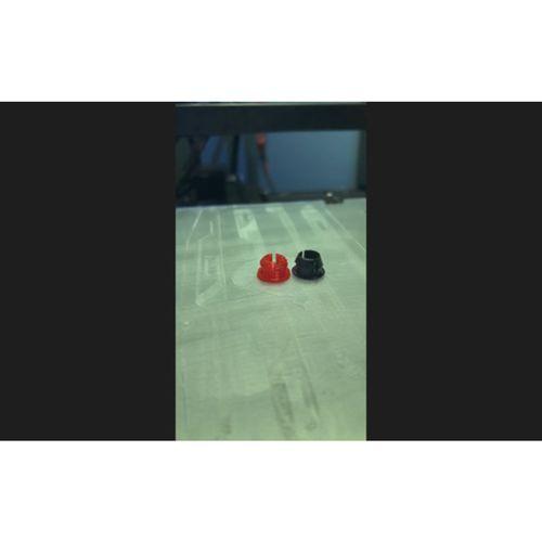 - BMW E36 Kapı Kilitleme Pim Trim (Bu ürün Sadece Plastik parçadır - Almadan Önce Soru Sorabilirsiniz)