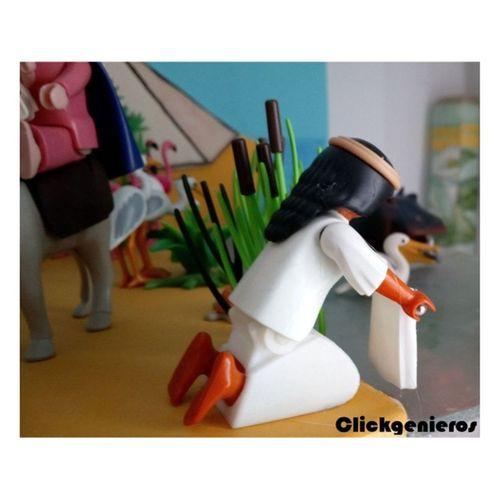 Playmobil Diz Çökmüş Figürü için Etek (Bu ürün Sadece Plastik parçadır - Almadan Önce Soru Sorabilirsiniz)